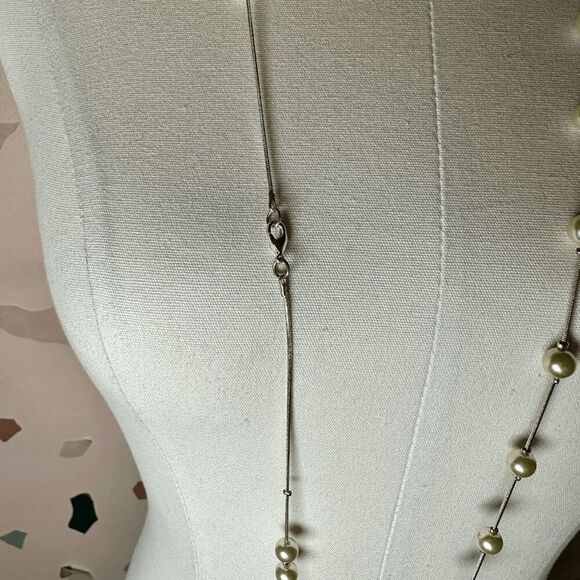 PREMIER DESIGNS Silver Pearl Beaded Long‎ Necklace - Picture 3 of 4